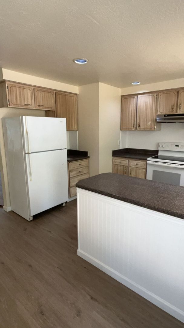 Building Photo - 2921-2921 Juanipero Way