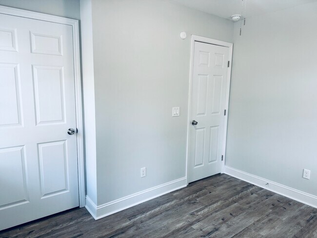 Building Photo - 900 6th St