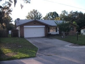 Building Photo - Nice 3/2/2 Home with fenced yard in Lecanto