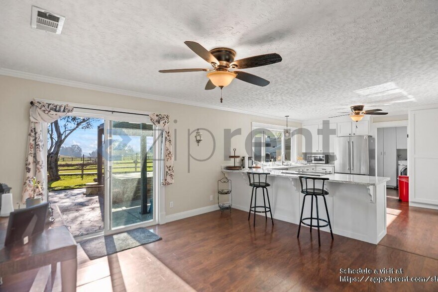 Building Photo - 3966 Dyer Rd