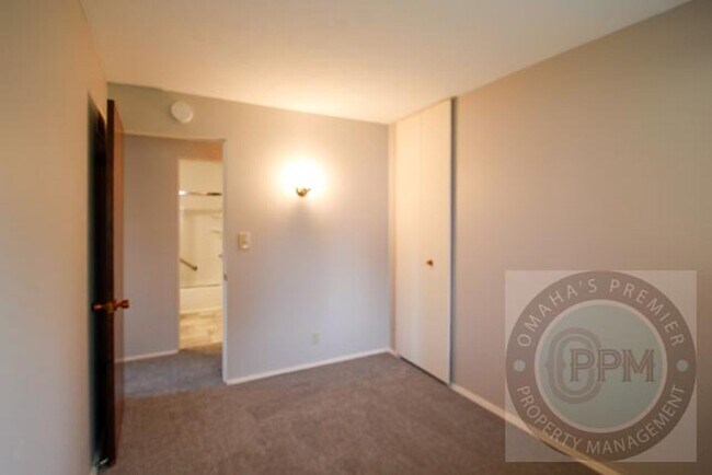 Building Photo - Comfortable 3 Bd /1.5 Ba Home  $300.00 off...