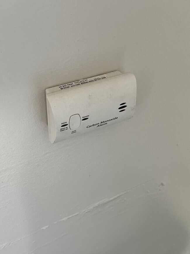 Building Photo - Spacious Single Family Home Ready for Rent in Great Neighborhood