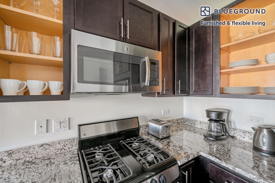 Building Photo - 1400 N Lake Shore Dr