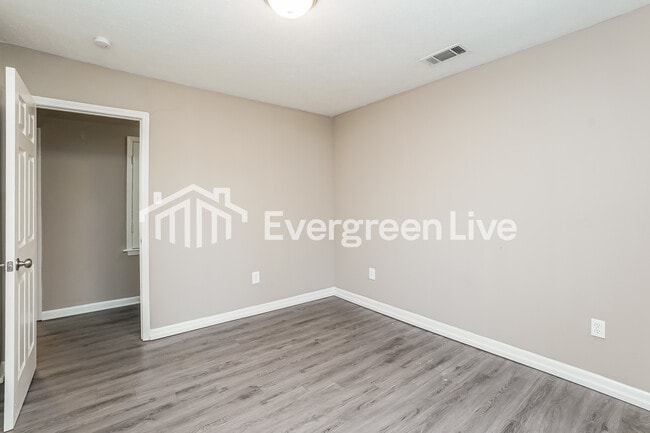 Building Photo - 102 Brookhill Cove