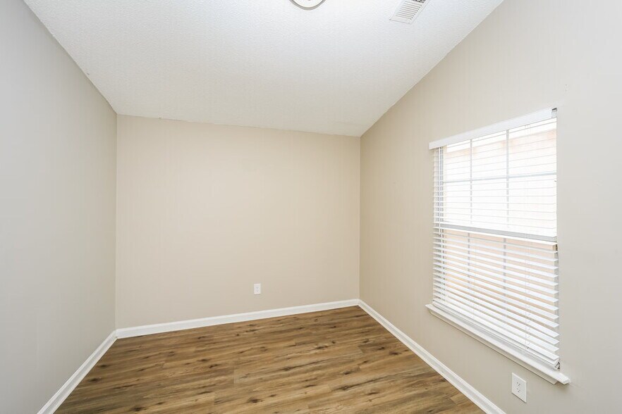 Building Photo - 7203 Atterbury Cir E