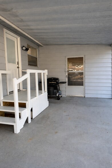 Building Photo - 8430 NW 39th Cir