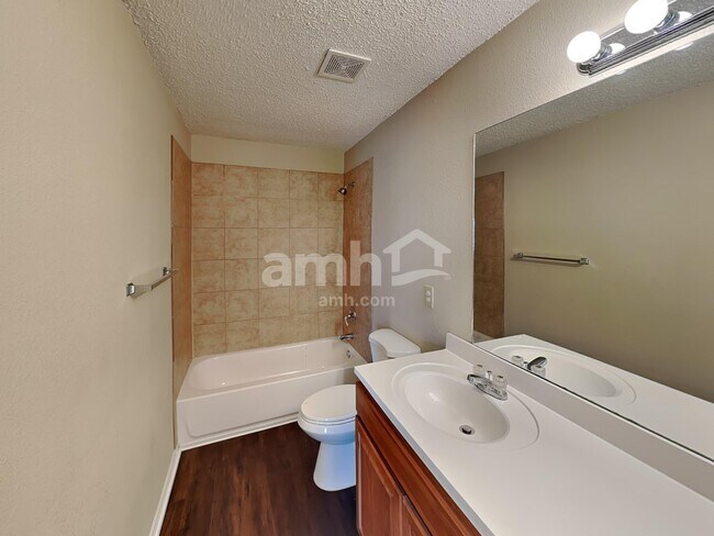 Building Photo - 9307 Sunlit Pt