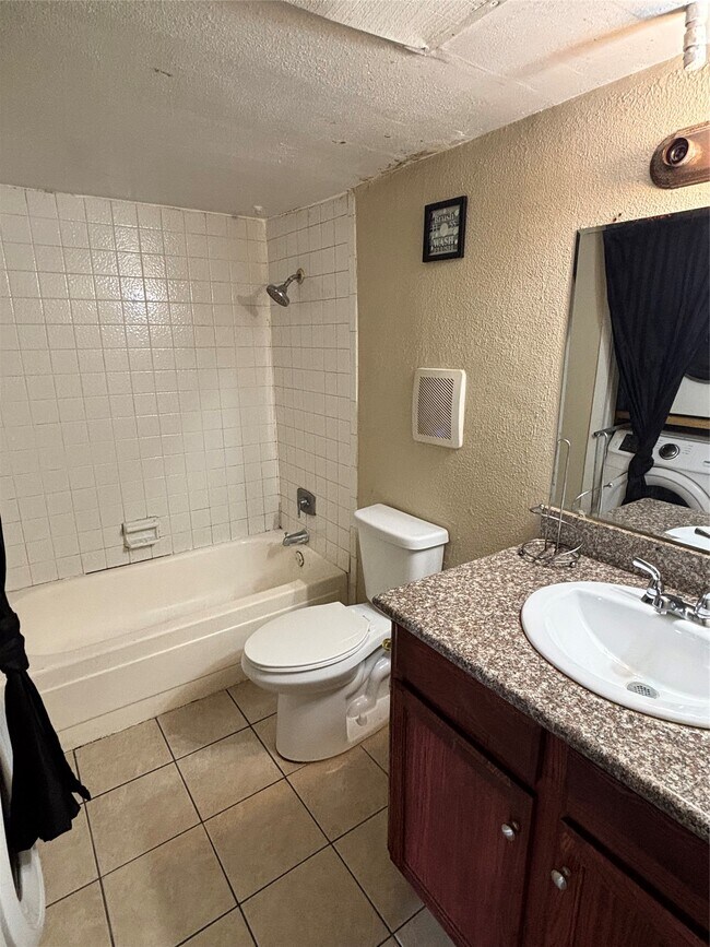 Building Photo - 8417 Hearth Dr