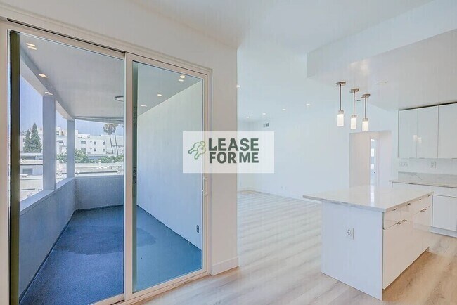 Building Photo - 449 Le Doux Rd