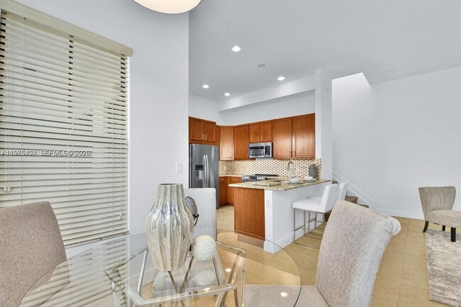 Building Photo - 8354 NW 39th Ct