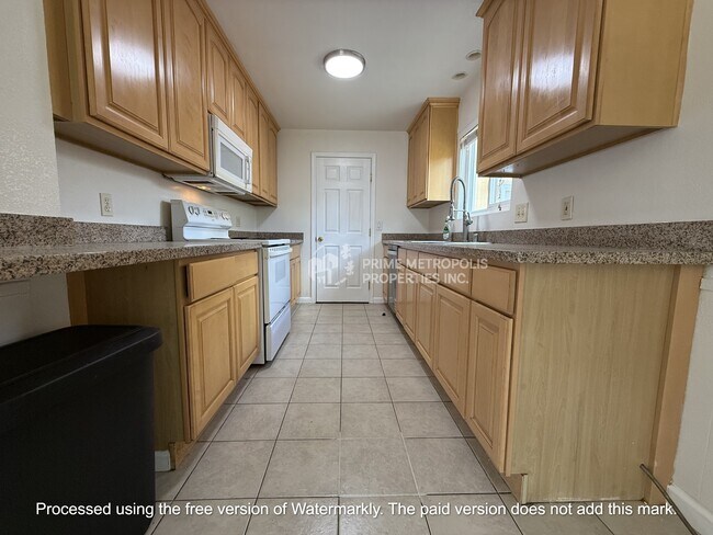 Building Photo - 2346 Montezuma Dr