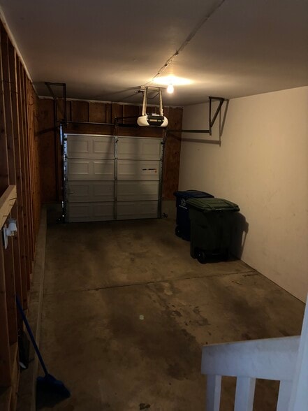 Building Photo - 2037 Burbridge Ln