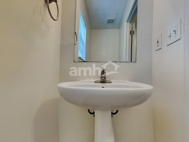 Building Photo - 3188 Bradford Pear Dr