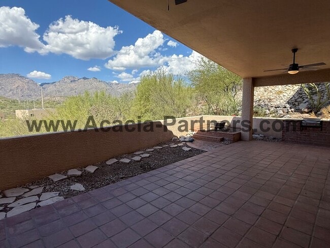 Building Photo - Three Bedroom/Two Bath Home