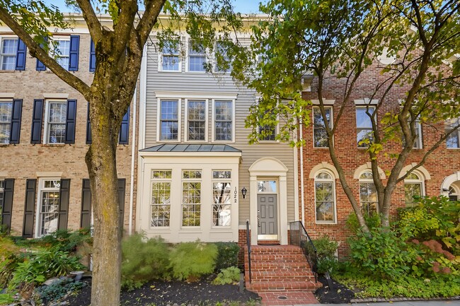 Building Photo - 1022 Crestfield Dr