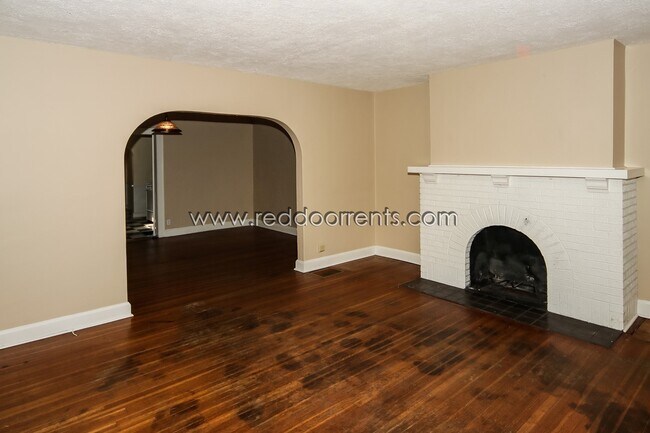 Building Photo - Coming Soon! 2 Bedroom/ 1.5 Bath Forest Hi...
