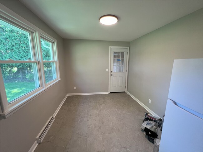 Building Photo - 120 Sunnyside Dr