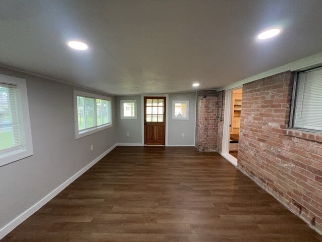 Building Photo - 30707 Martens Rd