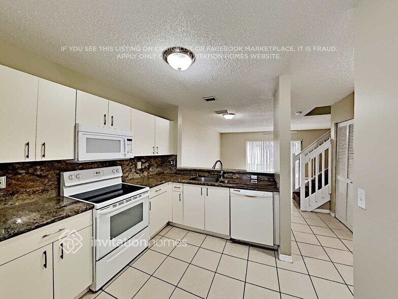 Building Photo - 861 NW 208th Dr