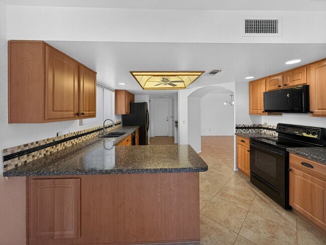 Building Photo - Spacious 4 Bedroom Pool Home in Quiet Cul De Sac