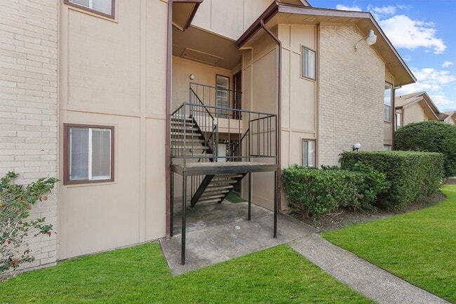 Building Photo - 9221 Imogene St