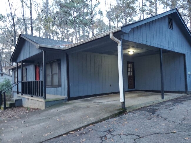 Building Photo - Great location and Schools