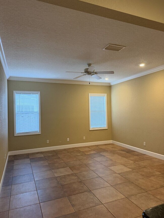 Building Photo - Single Family Home