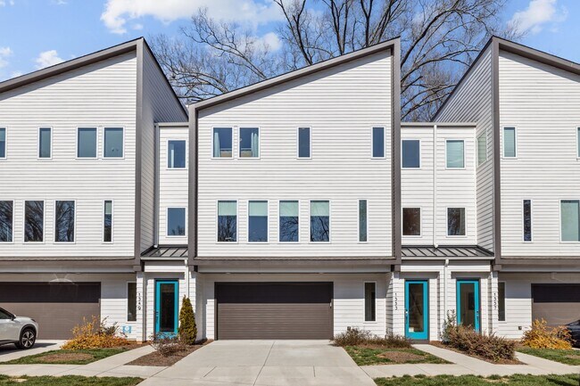 Building Photo - 1553 Pinecrest Ave