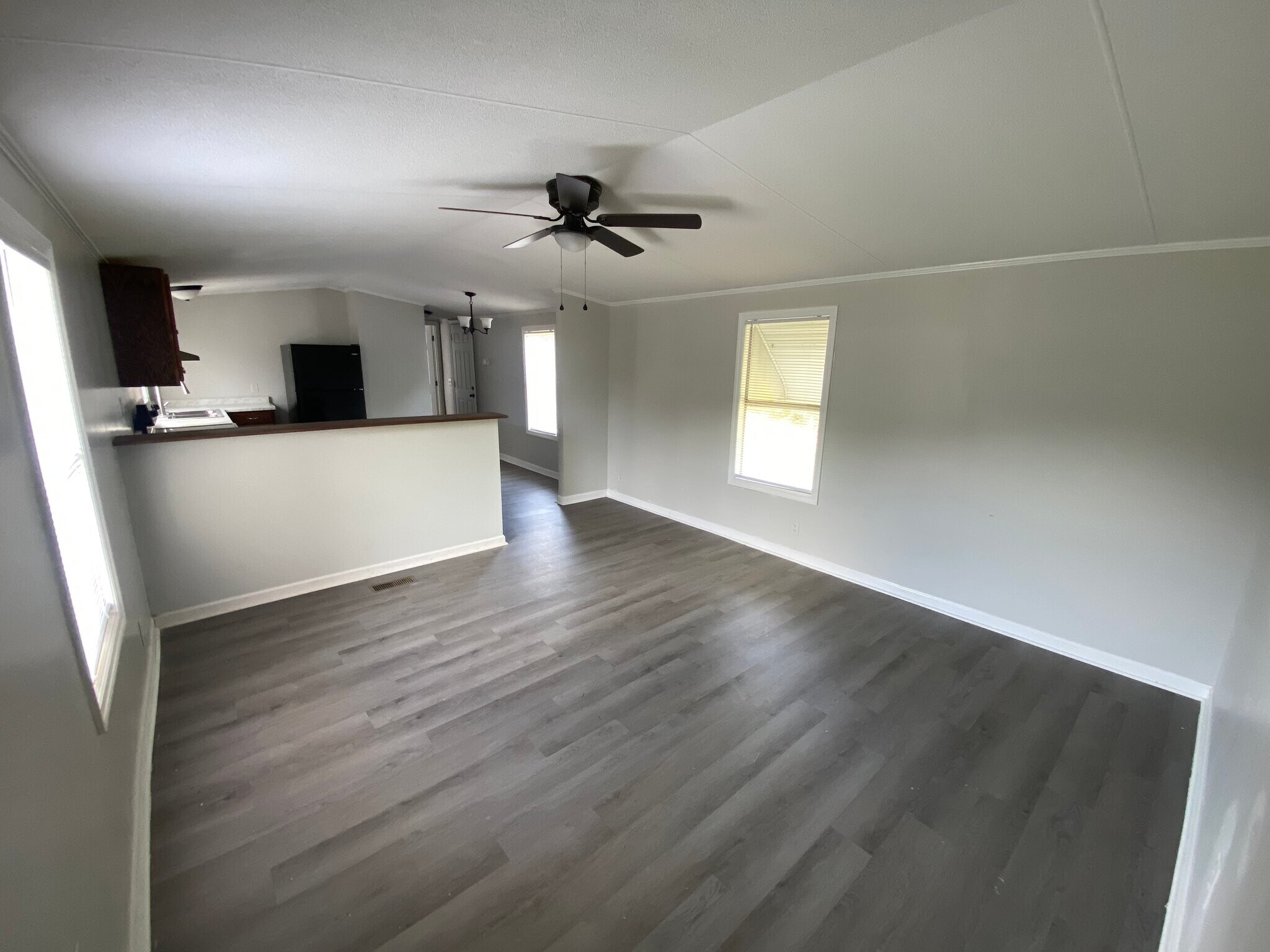 Building Photo - 102 Persimmon Dr