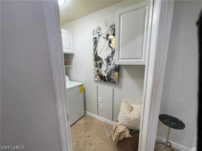 Building Photo - 9727 Acqua Ct