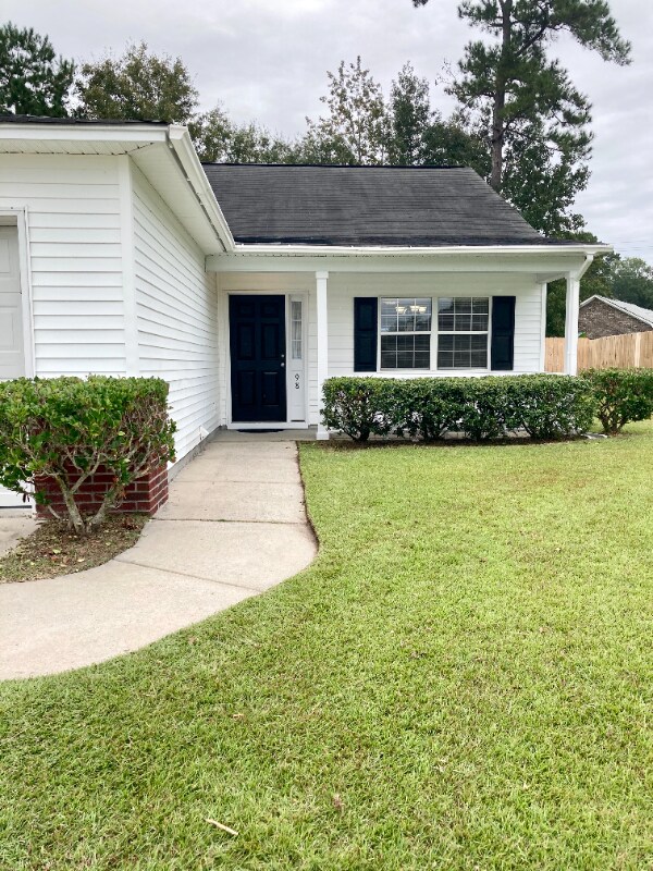 Building Photo - 98 Creek Bend Dr