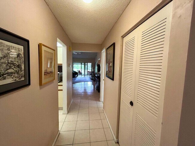 Building Photo - 10058 Laurelwood Pl