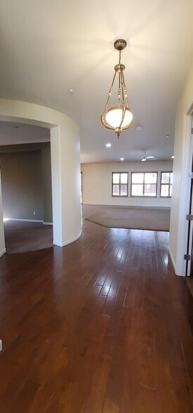 Building Photo - 2321 Star Lilly St