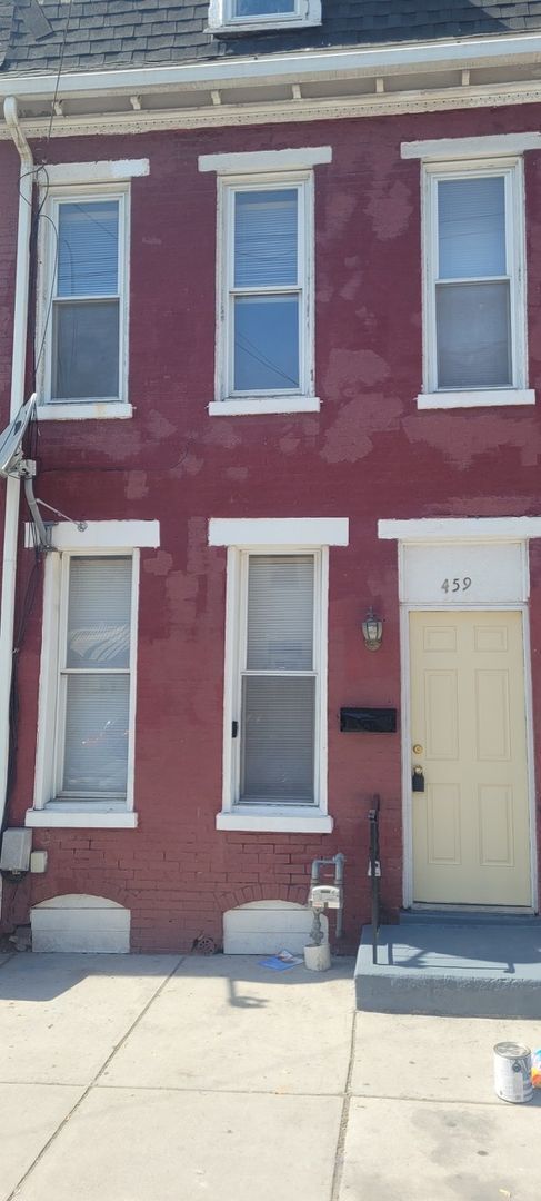 Primary Photo - 459 Walnut St
