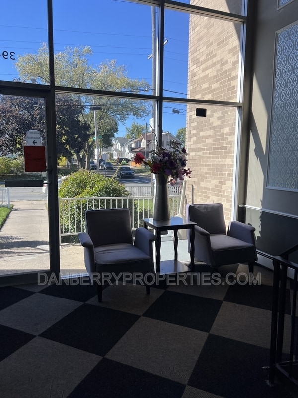 Building Photo - 3940 Jackman Rd