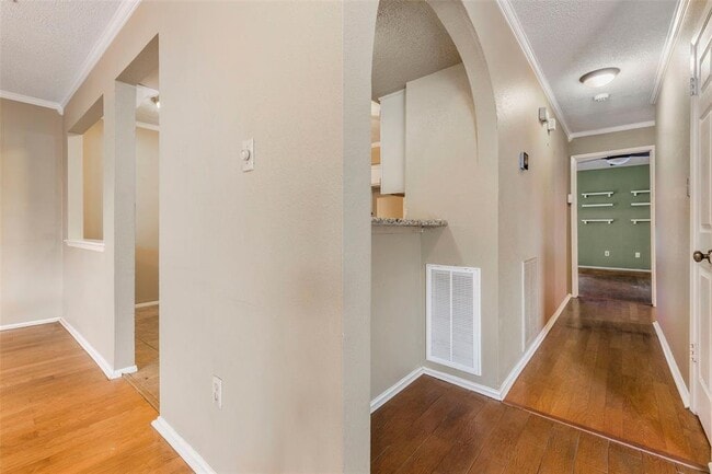Building Photo - 14947 Heritage Wood Dr