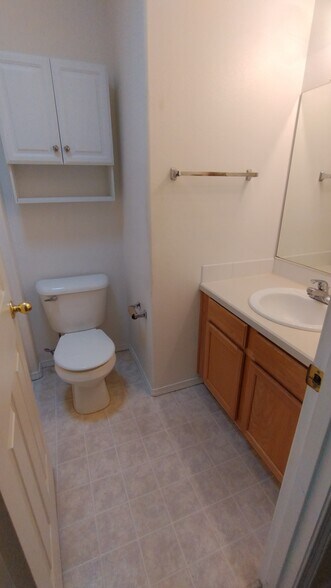 Building Photo - 3322 SW Delaney Pl