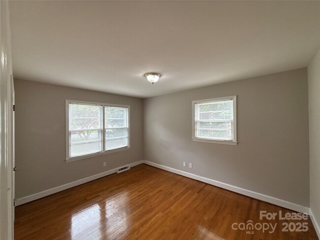 Building Photo - 1521 Woodhill Ln