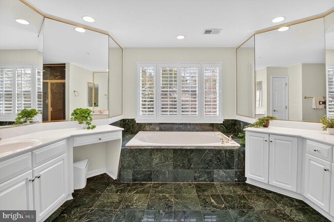 Building Photo - 4015 Mansion Dr NW