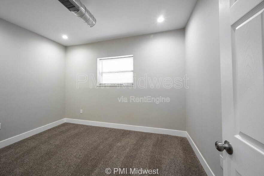 Building Photo - 2060 N Delaware St