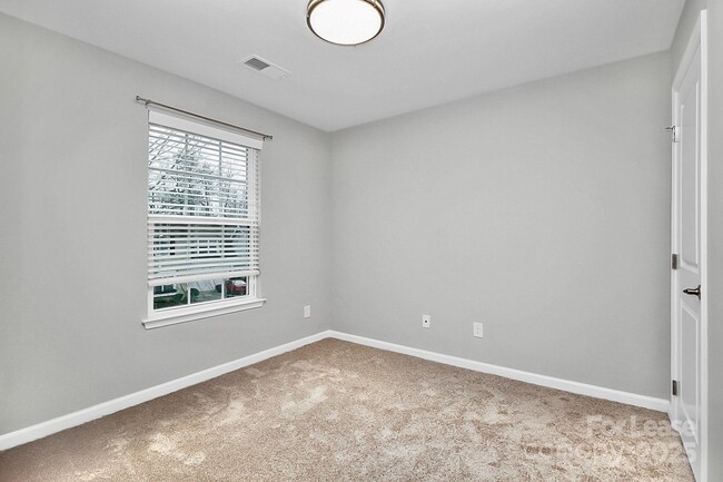 Building Photo - 6826 Colonial Garden Dr