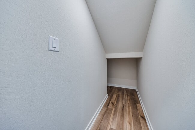 Building Photo - 12930 Royal Ann Wy