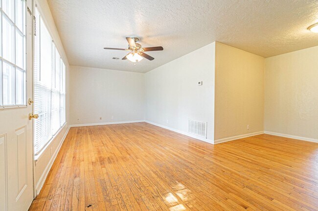 Building Photo - Three Bedroom Home in tree filled neighborhood! Lawn care included!