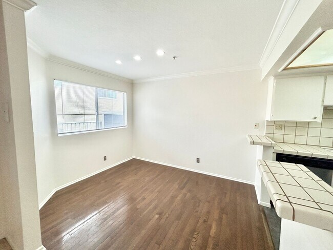 Building Photo - 4511 Murietta Ave