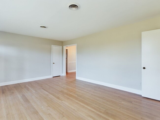 Building Photo - 9506 Overhill Rd