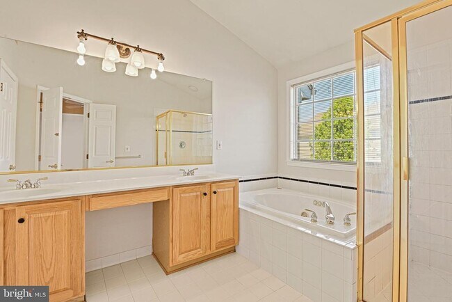 Building Photo - 2658 Logan Wood Dr