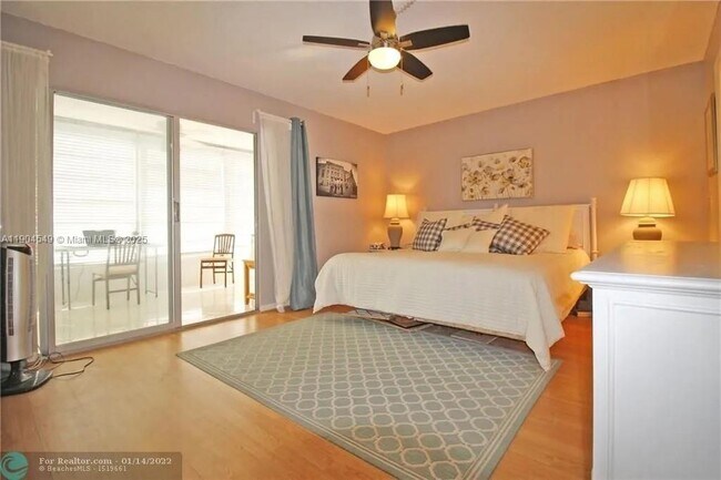 Building Photo - 4008 Berkshire A