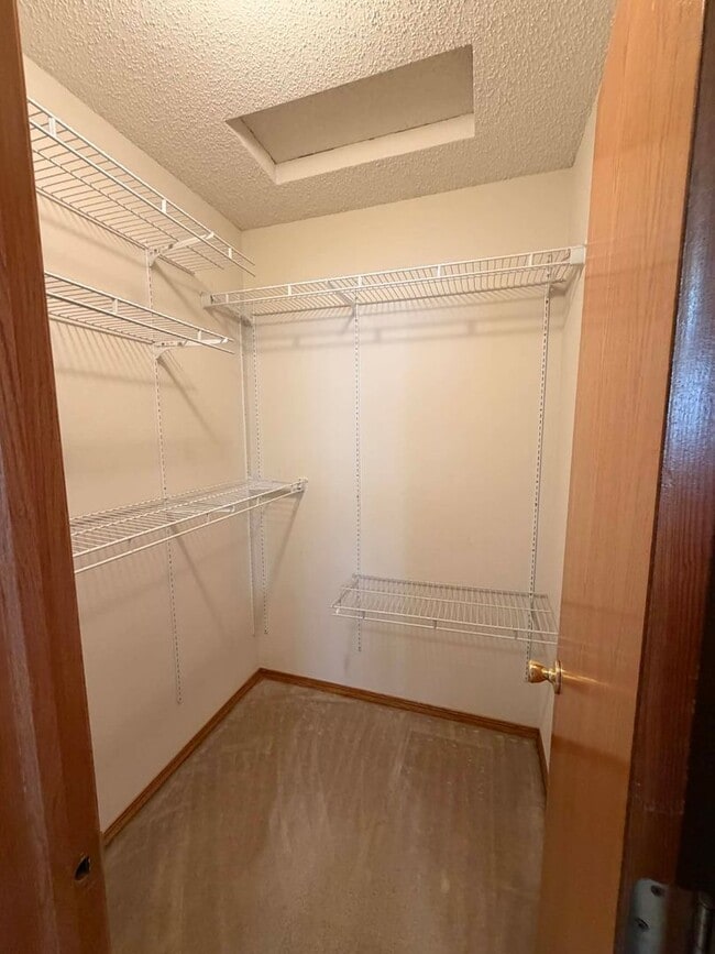 Building Photo - Beautiful 3 bedroom / 2 bathroom home withe fenced in yard in Webb City MO!!!!