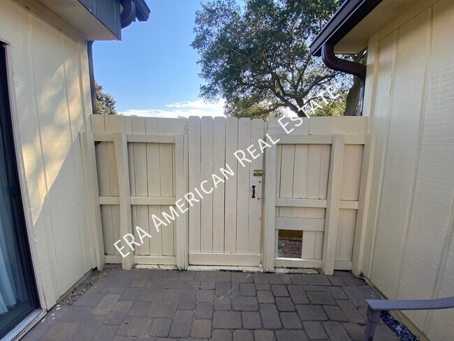 Building Photo - 925 Holbrook Cir