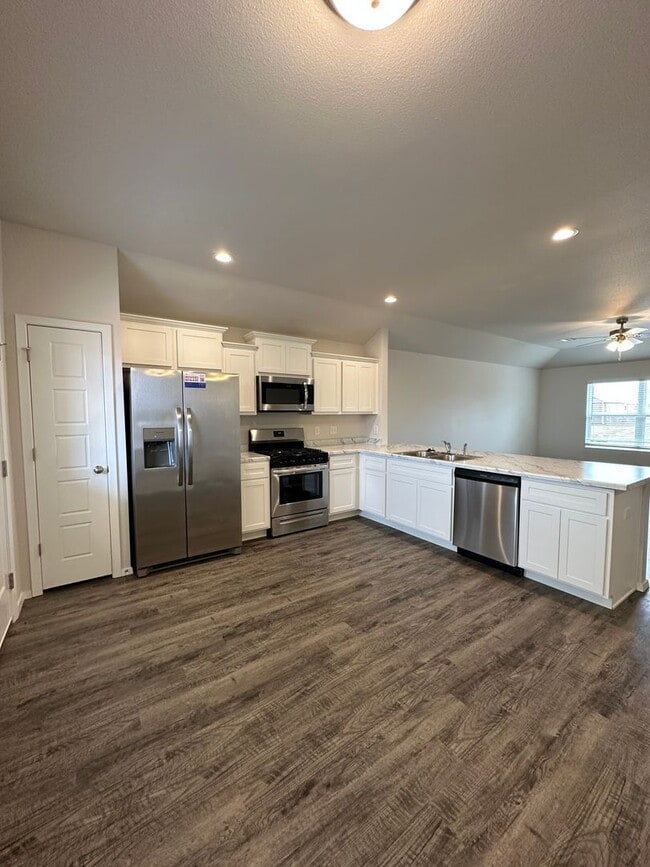 Building Photo - *Pre-leasing* Three Bedroom | Two Bath Hom...